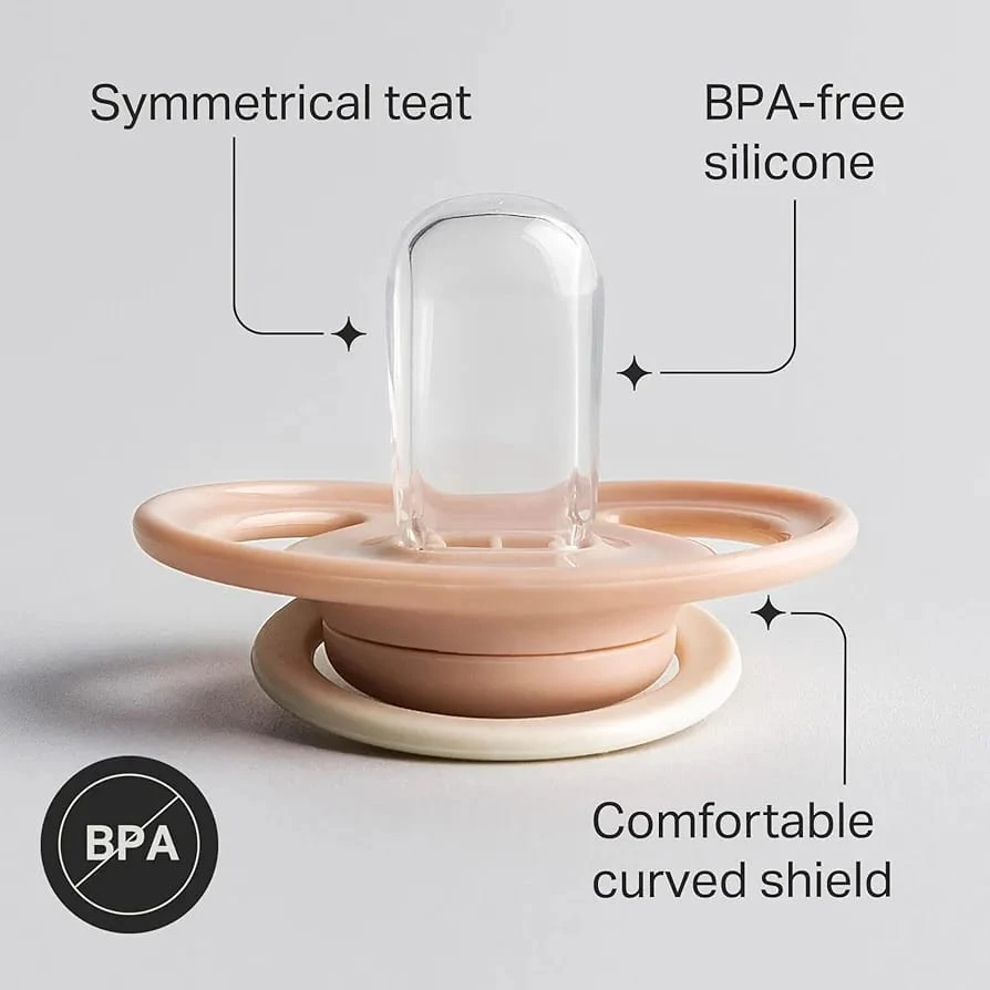 Tommee Tippee Newborn Soother, Orthodontic, with an Extra Small Baglet and Shield to Fit Tiny Mouths, 2 Pack, 0-2 Months