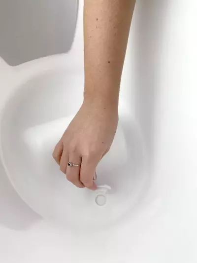 Shnuggle Baby Bath Tub with Plug, Safe & Comfortable Newborn Bathtub with Bum Bump Support, Compact, Lightweight, and Water-Efficient, For 0-12months