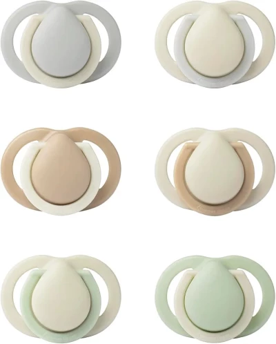 Tommee Tippee Newborn Soother, Orthodontic, with an Extra Small Baglet and Shield to Fit Tiny Mouths, 2 Pack, 0-2 Months