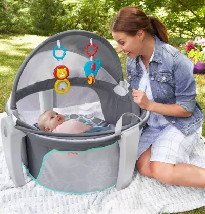 YaYaYa  On-The-Go Baby Napping Playing Bassinet.