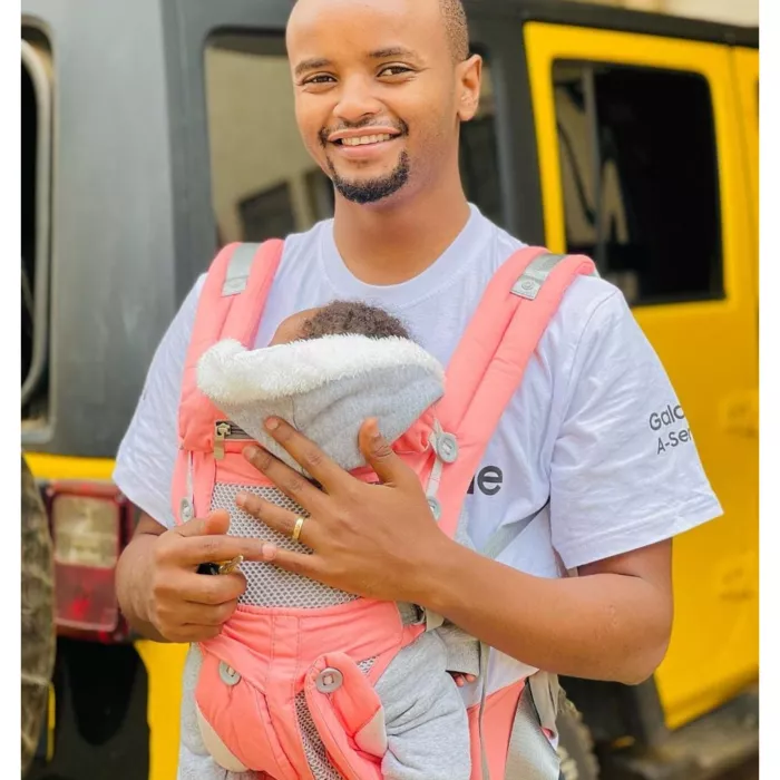 Adenzo Carrier