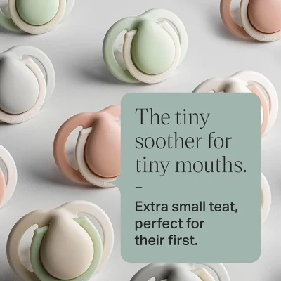 Tommee Tippee Newborn Soother, Orthodontic, with an Extra Small Baglet and Shield to Fit Tiny Mouths, 2 Pack, 0-2 Months