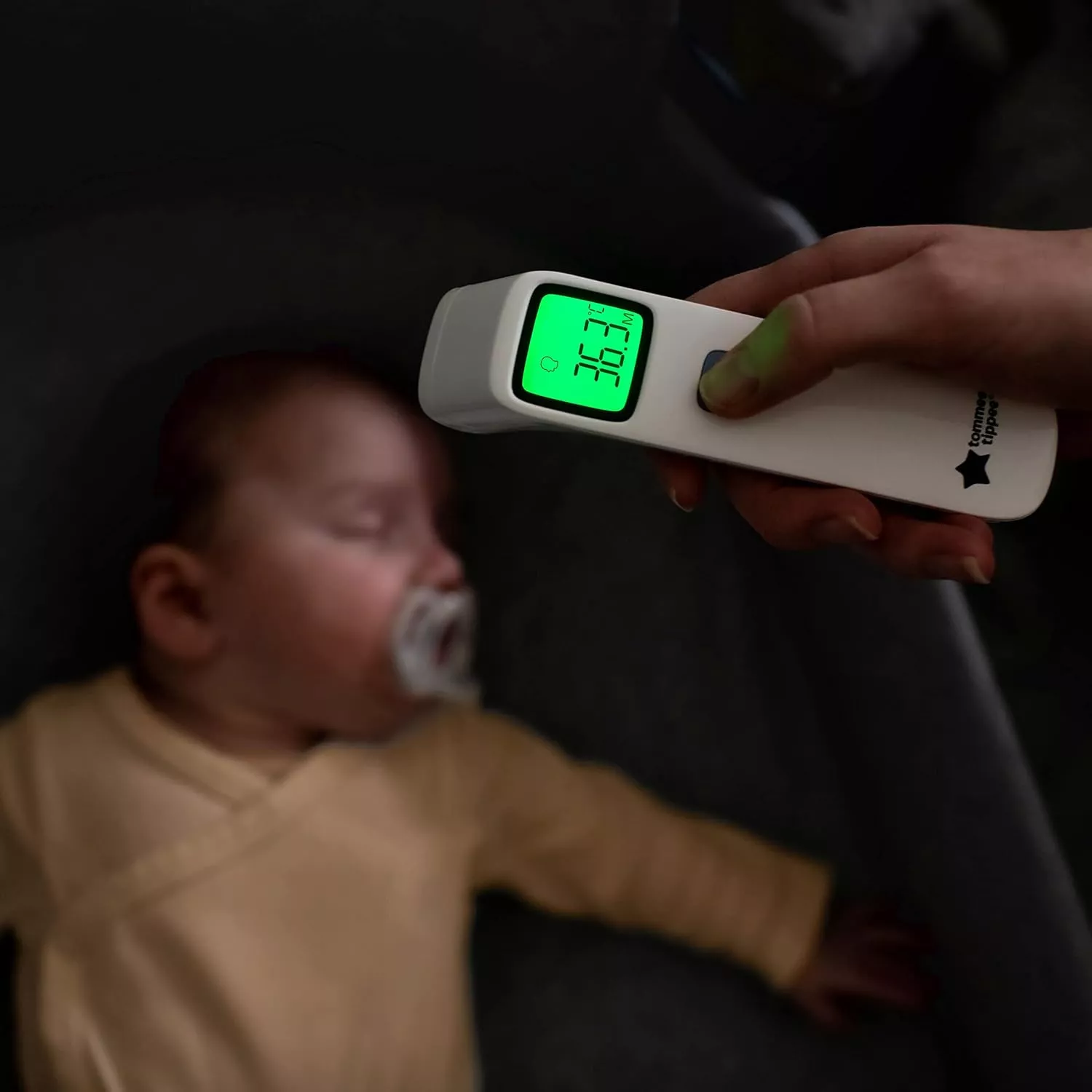 Tommee Tippee NoTouch Infrared Forehead Digital Thermometer, One Second Instant Readings in ˚C or ˚F, 0m+